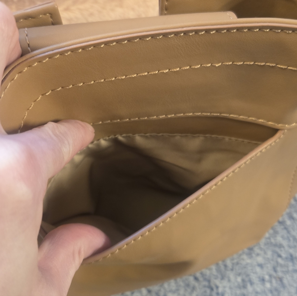 Nine West Take A Lift Crossbody Bag Tan W/ Black Tassles NWOT - Picture 3 of 7